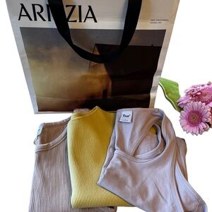 𝅺aritzia Bundle of 3 Crop Tops EUC